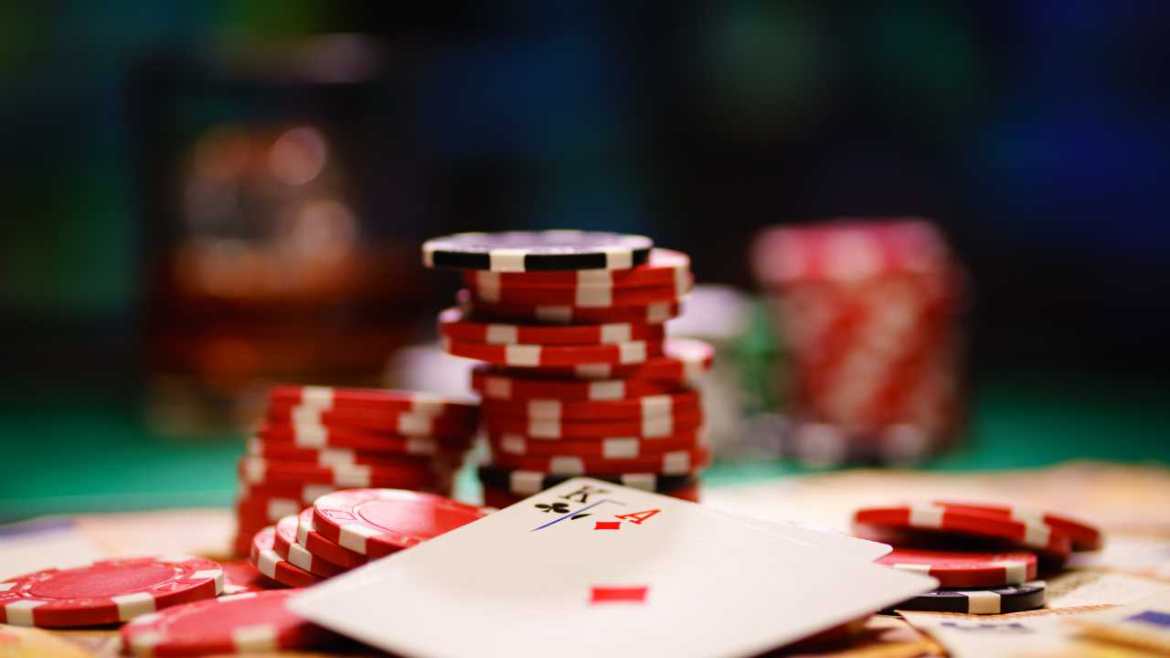Should You Play Video Blackjack or Live Dealer Blackjack?